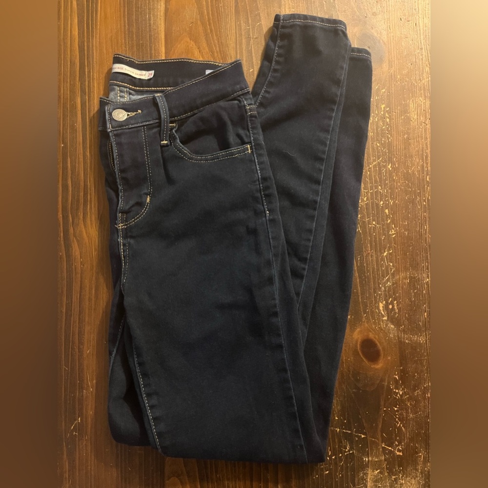 Super skinny High Rise Dark LEVI’S jeans size 25!